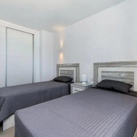 Punta Prima Sleeps 5 Pool Wifi Apartment *